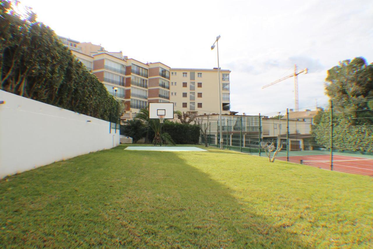 Agi Parramon Apartment Roses