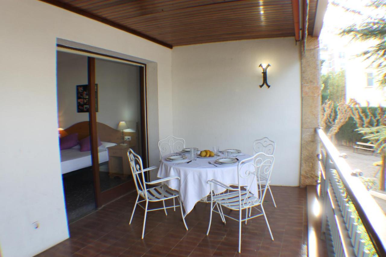 Agi Parramon Apartment Roses