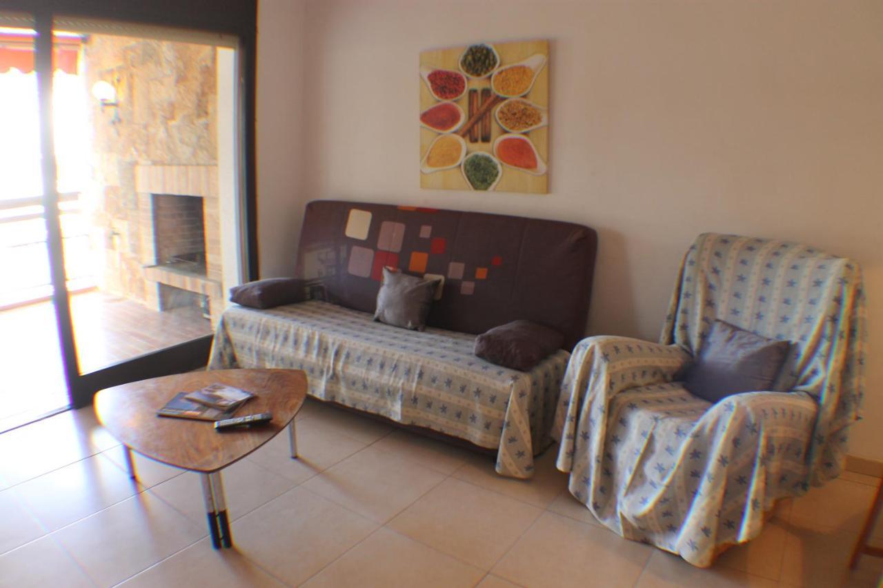Agi Parramon Apartment Roses